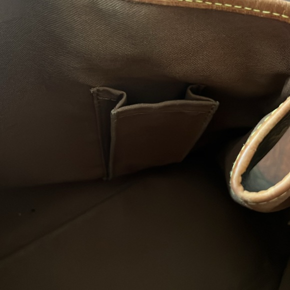 Louis Vuitton Batignolles Horizontal Shoulder Bag - Picture 9 of 15